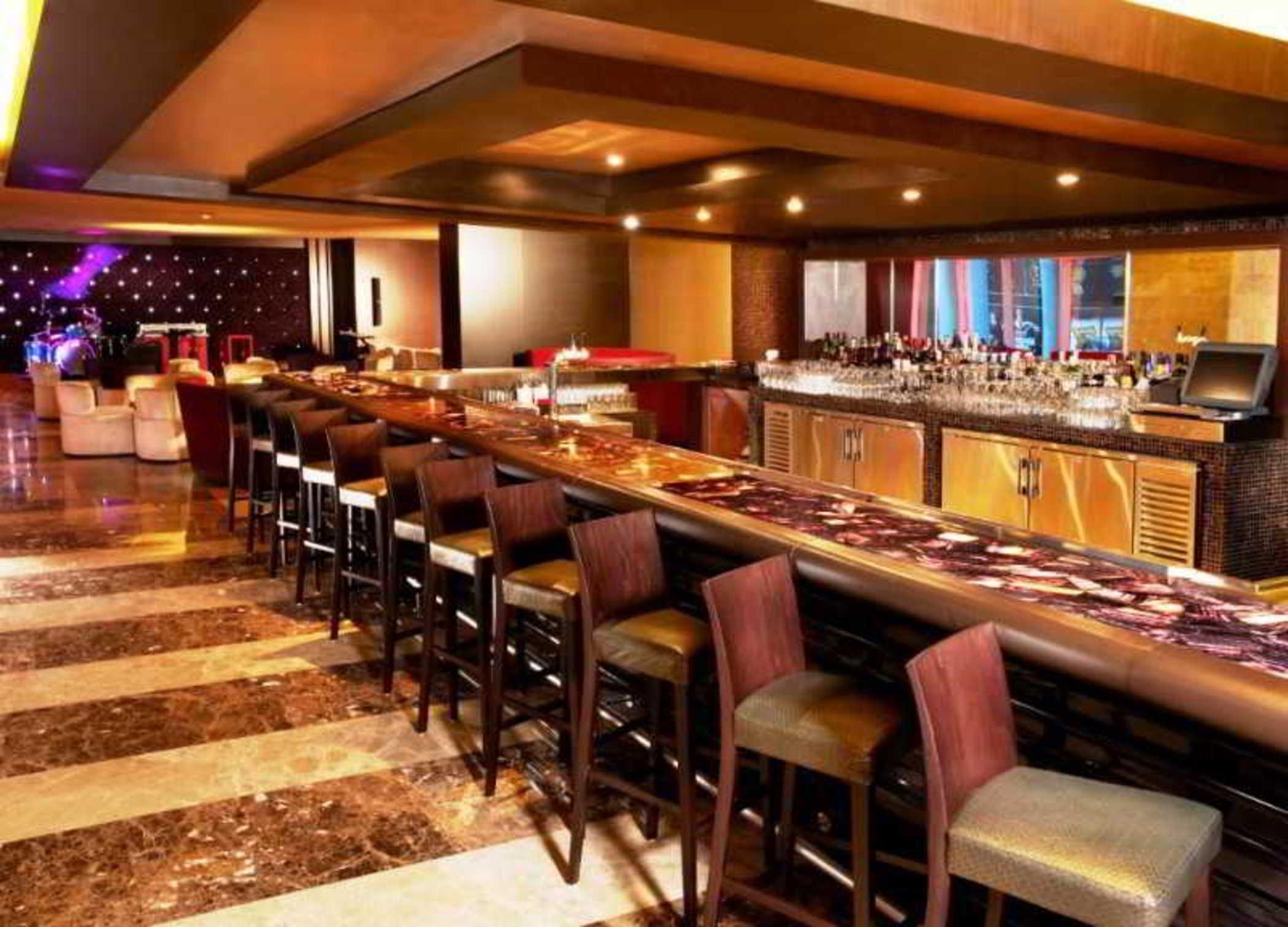 Megapolis Hotel Panama Luaran gambar The bar at the Wynn