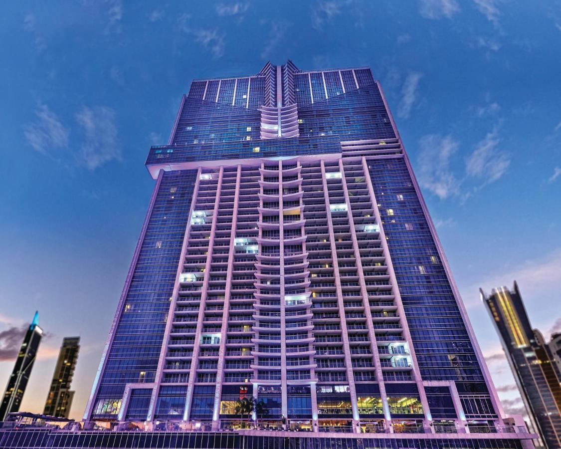 Megapolis Hotel Panama Luaran gambar The hotel at night
