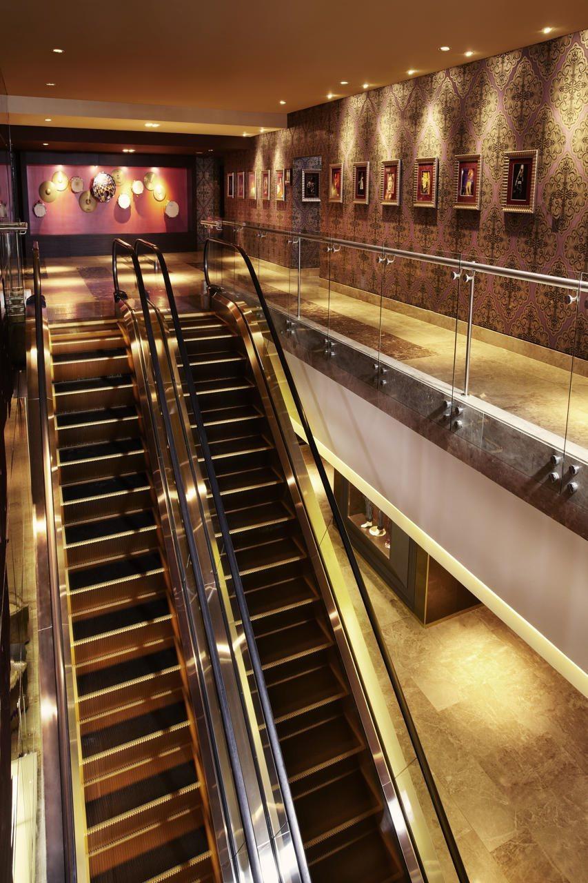 Megapolis Hotel Panama Luaran gambar Escalators at the station