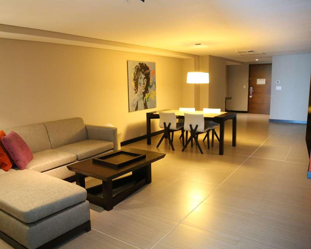 Megapolis Hotel Panama Bilik gambar Living room