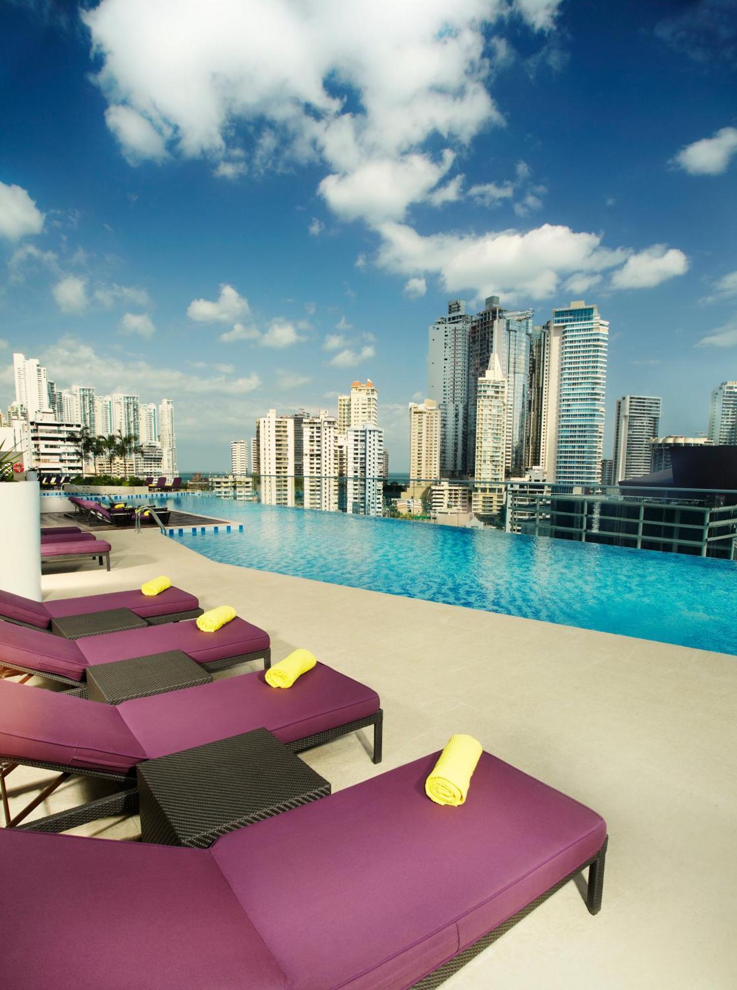 Megapolis Hotel Panama Luaran gambar View from the rooftop pool