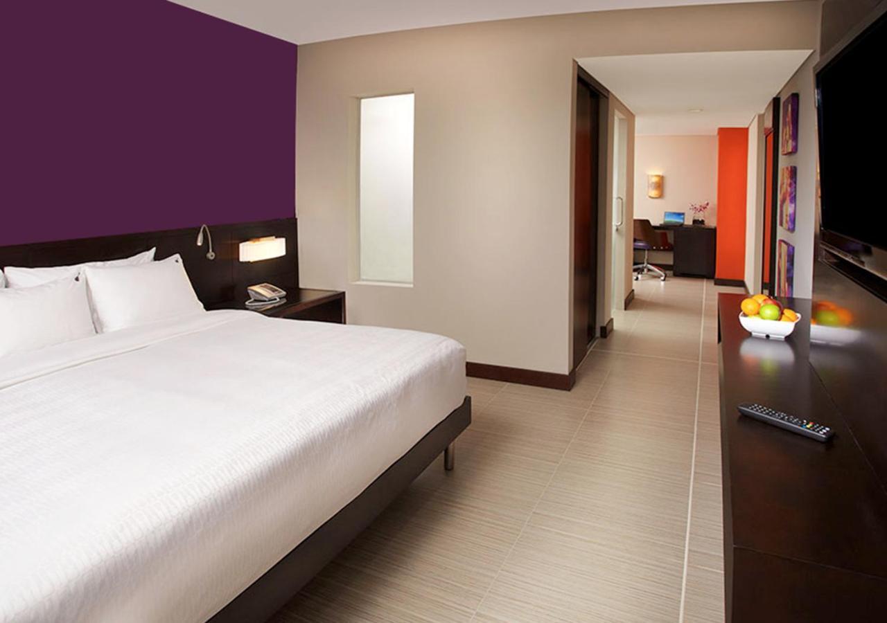 Megapolis Hotel Panama Luaran gambar Suite