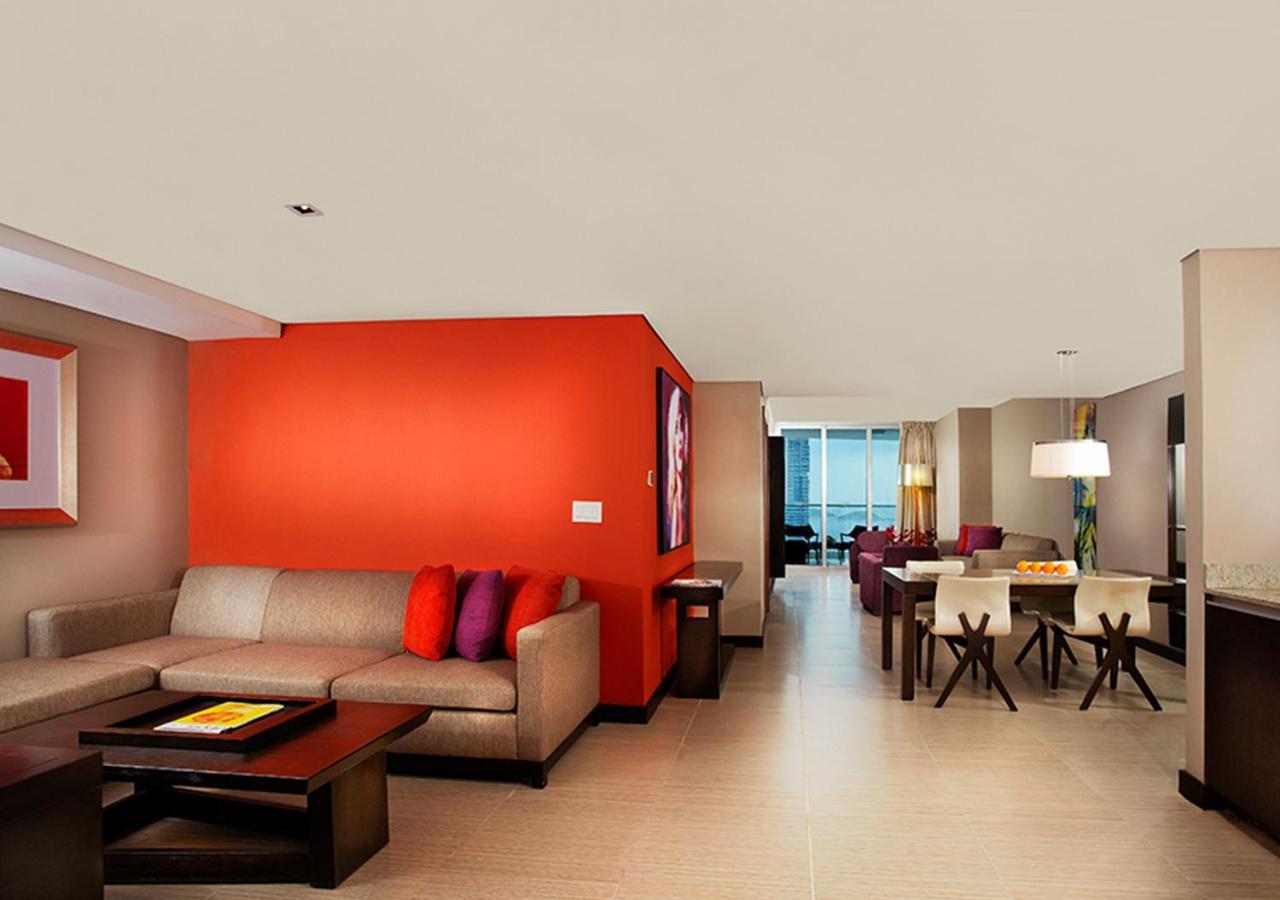 Megapolis Hotel Panama Luaran gambar A suite at the Renaissance Hotel in San Francisco