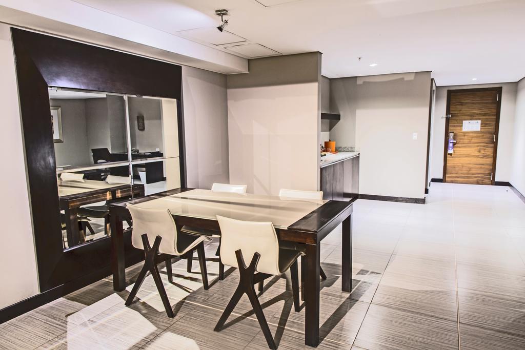 Megapolis Hotel Panama Luaran gambar A typical kitchen in a condominium